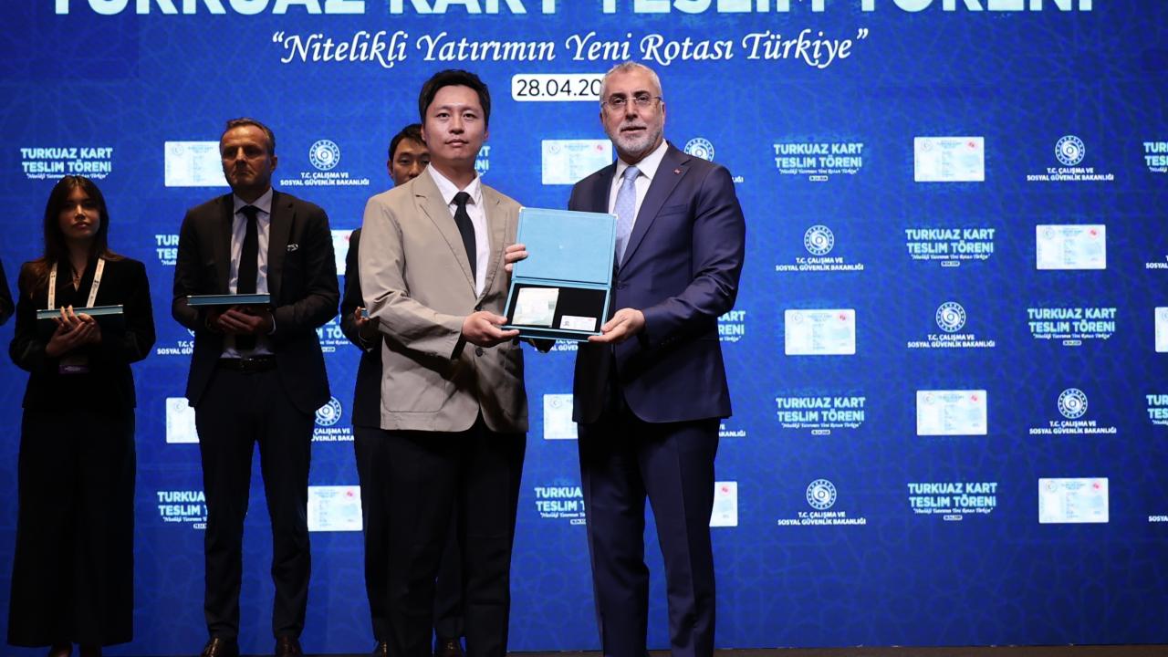 Çalışma Bakanlığı’ndan 22 Yabancı Yatırımcıya Turkuaz Kart Ayrıcalığı