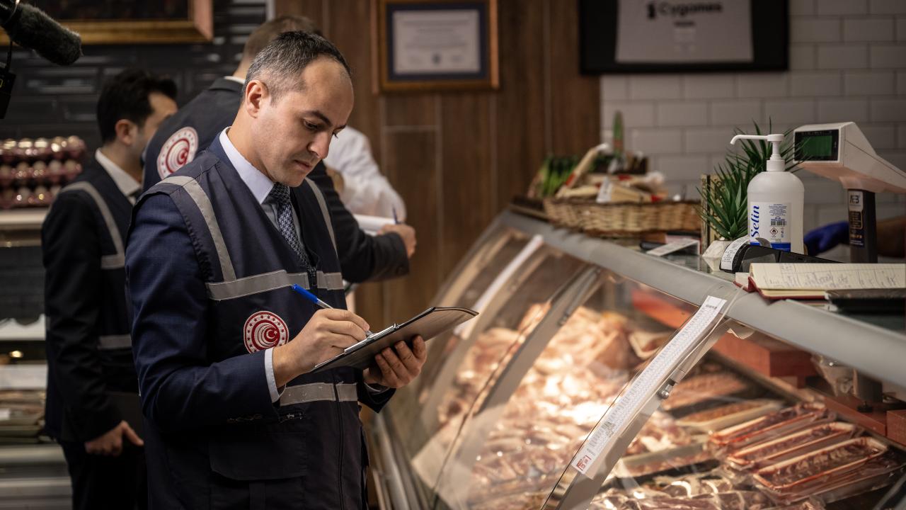 Ticaret Bakanlığı’ndan İstanbul’daki Marketlere 10 Milyon TL’lik Beyaz Et Cezası