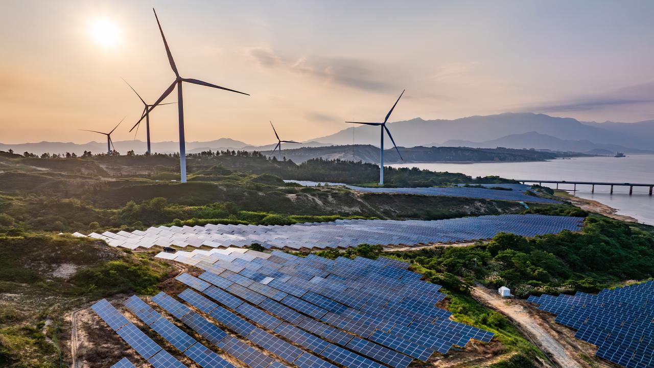 Türkiye’nin Yenilenebilir Enerji Atılımı: 2035 Hedefleri ve Güncel Kapasite