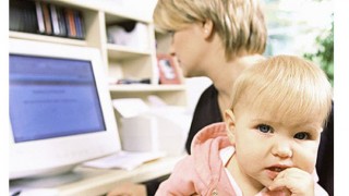 Çalışan annelere bakıcı parası devletten!