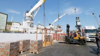 Katar’a gemiyle ilk gıda sevkiyatı başladı