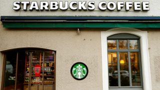 Starbucks 3 bin 300 kişiyi işten çıkarıyor