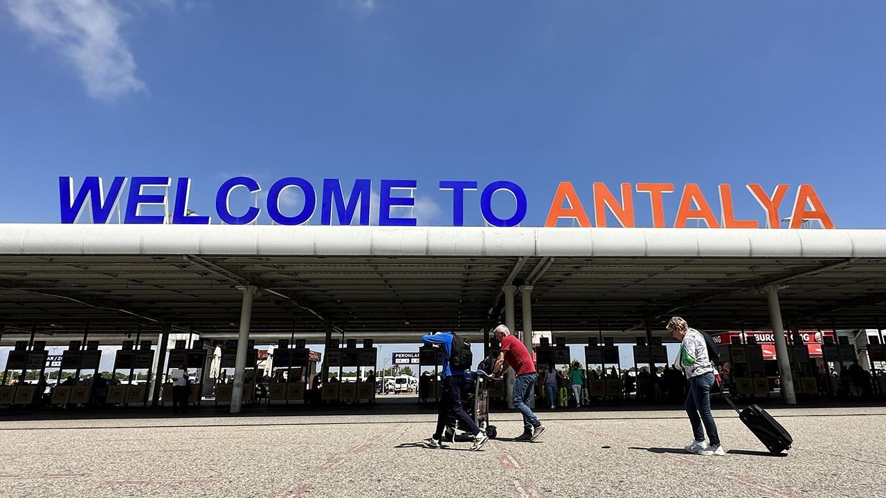 Antalya Havalimanı 2 ayda yaklaşık 2 milyon yolcuya hizmet verdi