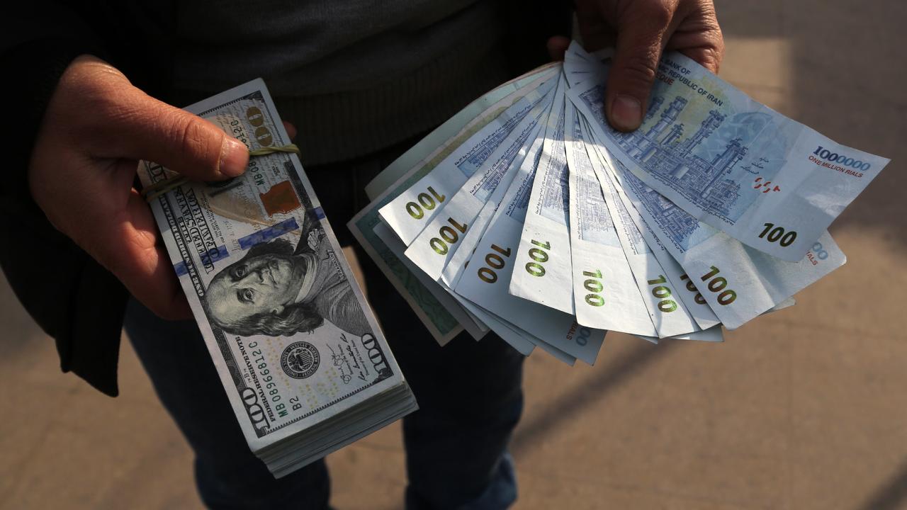 İran’da Dolar Serbest Piyasada Rekor Kırdı: 176 Bin Tümen Aşıldı
