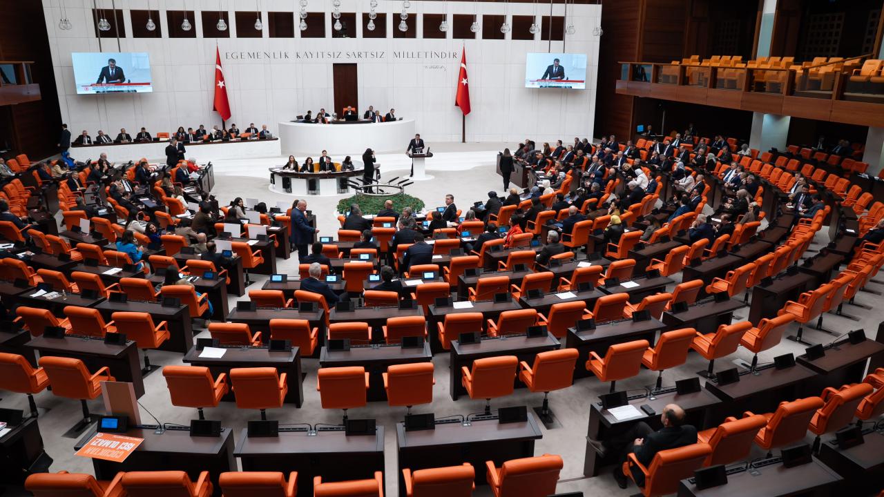 TBMM’de Yeni Dönem: Fahiş Aidatlara Sınır, Depremzedeye Koruma ve Dev Teşvik Paketi
